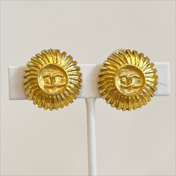 CHANEL Vintage Coco Mark Round Clip On Earrings Gold Plated Womens - Picture 1 of 12